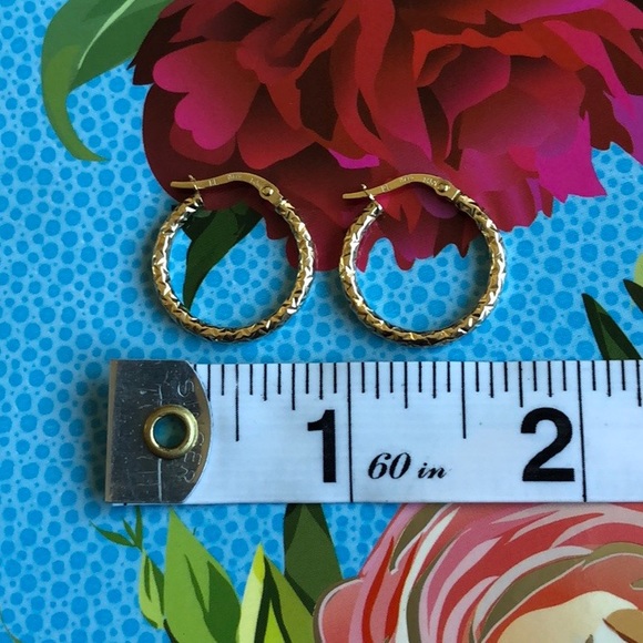 🎅🏼✨14K Gold Hoop Earrings🎄🎁 - Picture 3 of 5